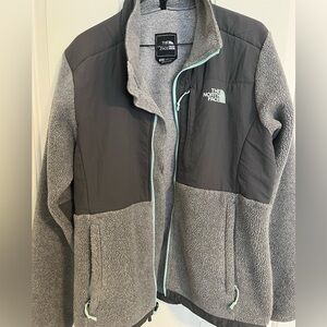 THE NORTH FACE- Size M- Gray jacket